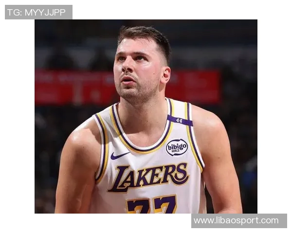 欧文续约存疑，独行侠面临戴维斯交易截止日抉择，东契奇未来何去何从？