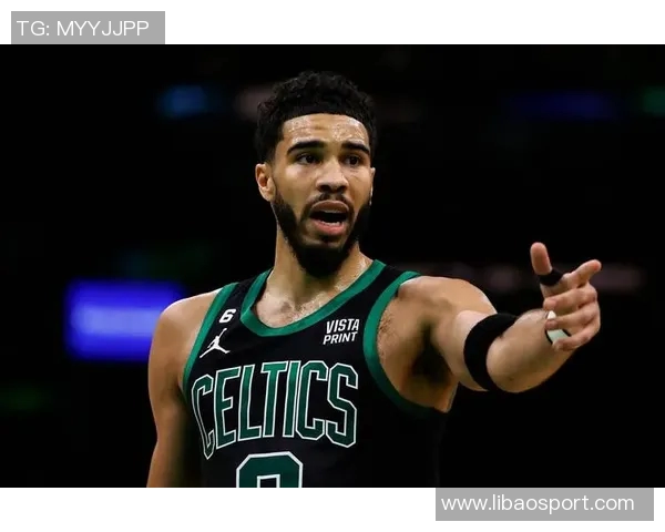 杰伦布朗前女友内衣广告大秀野性美，身材管理引全网热议